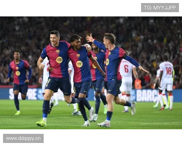 莱万多夫斯基与拉菲尼亚搭档锋线表现稳健 莱万多夫斯基与拉菲尼亚搭档锋线表现稳健