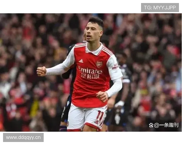 马丁内利在巴西国家队新生代中的位置竞争分析