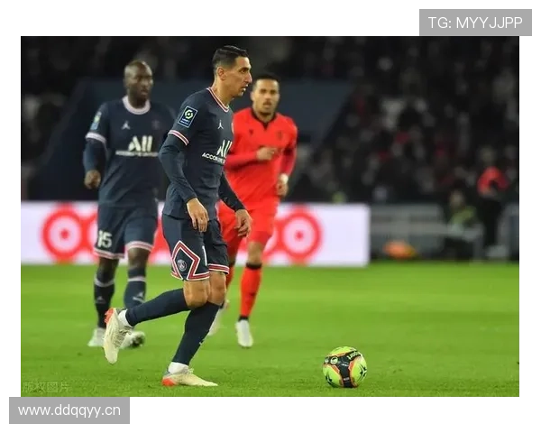 迪马利亚与纳尼：边路推进分化，前者更倚重内切组织，后者倾向下底传中