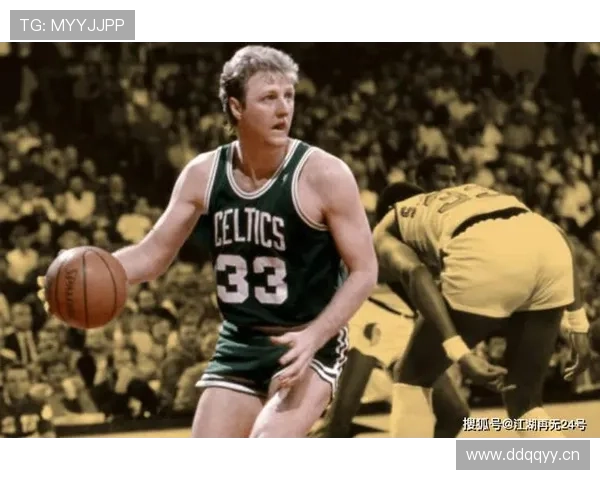 伯德无球跑动牵制防守，拉开空间主导进攻