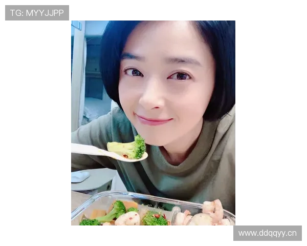 蒋林静昨晚五位数晚餐，今早晒的却是一碗泡面——这反差太上头